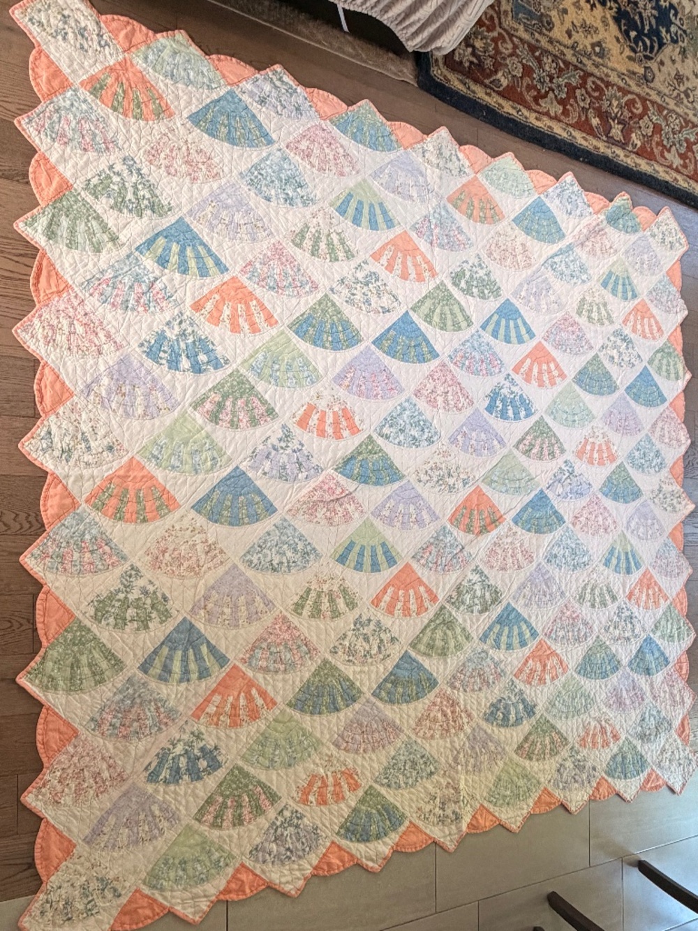 Vintage Handmade Patchwork Quilt Cottagecore Floral Fan Quilt 92x83 Pastel Scall - Picture 2 of 5
